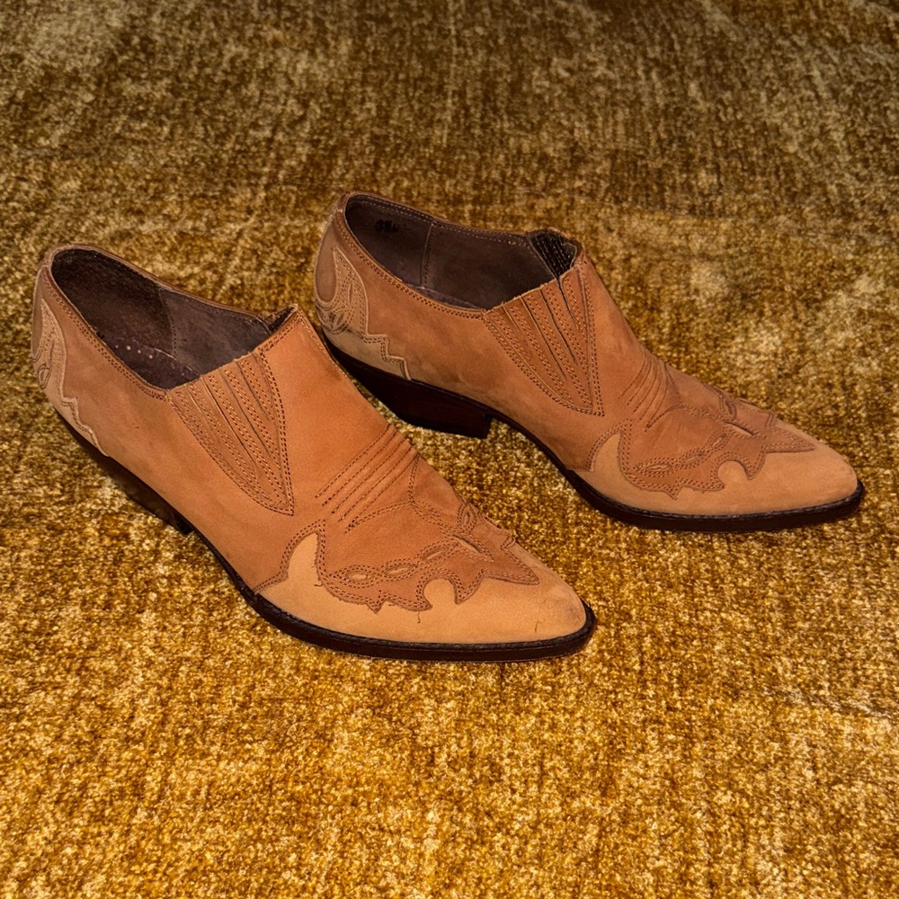 Guess Tan Western Cowboy Boots